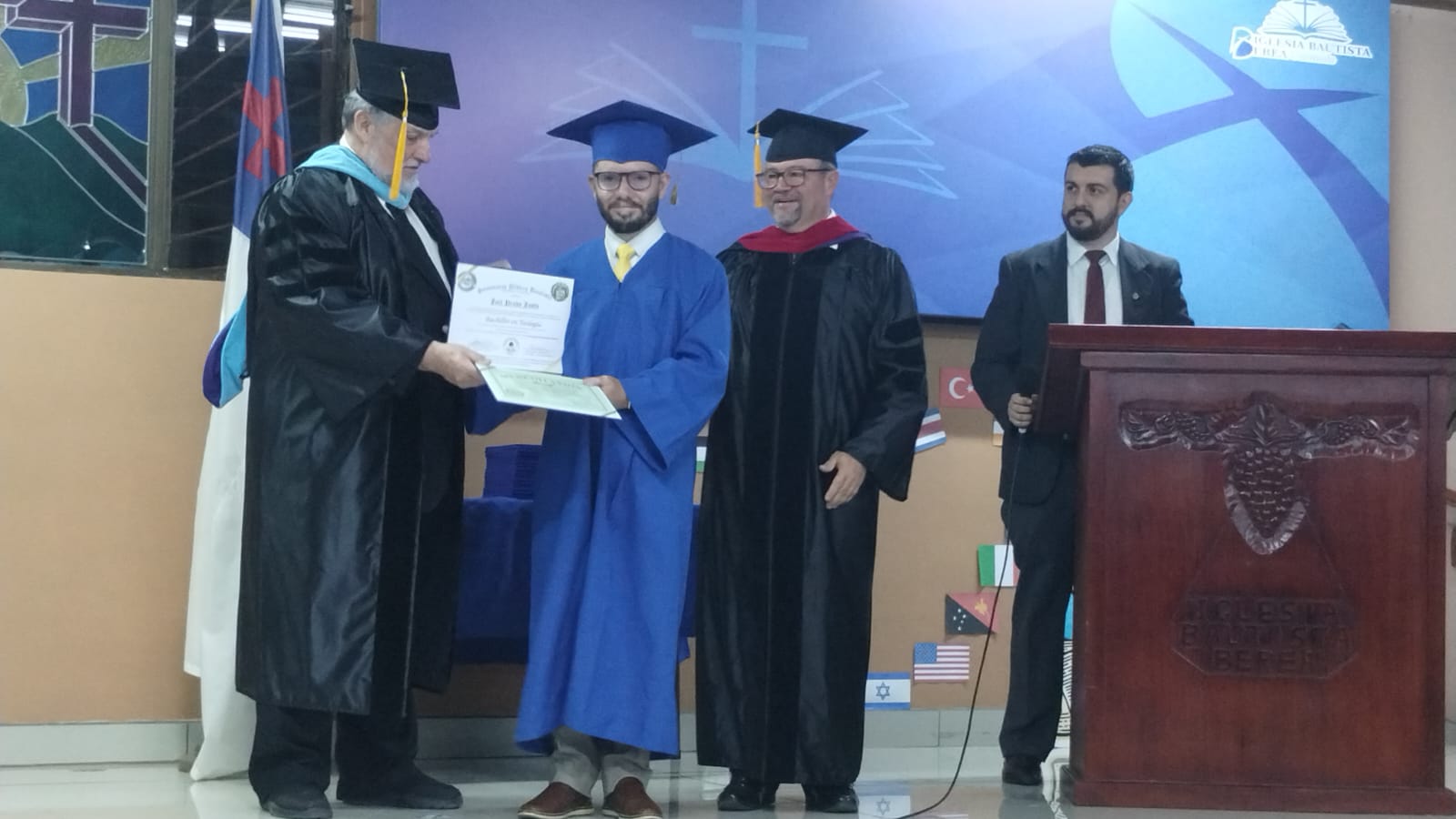 Entrega de bachillerato en teología