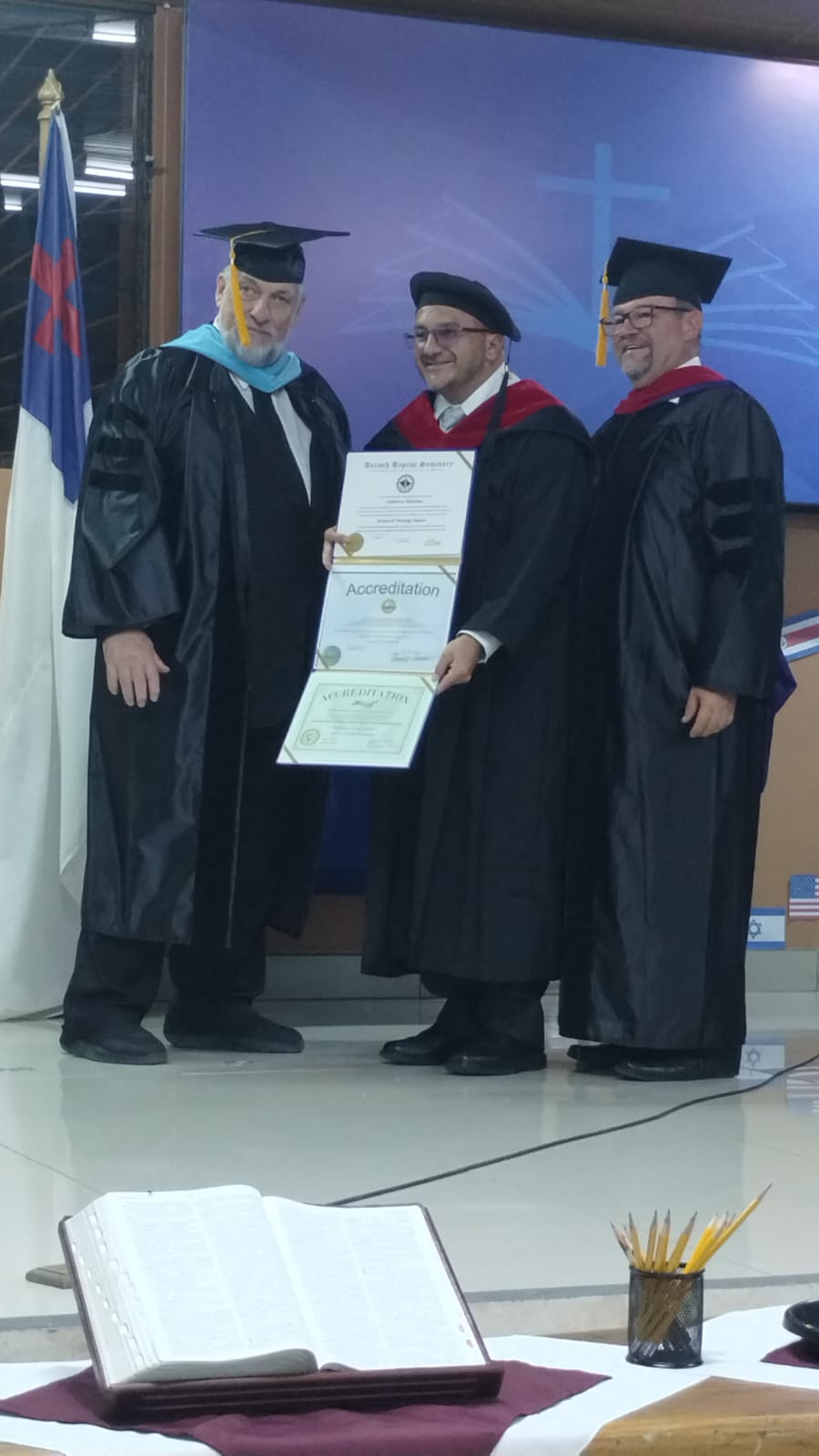 Entrega de diploma con acreditación